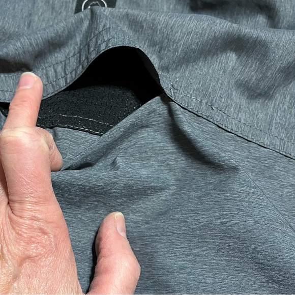 Wrangler Men's ATG Regular Fit Long Sleeve
Button Down Shirt In Gray Sz 2XT - Picture 6 of 15